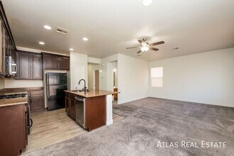 9120 Kentwell Ave in Las Vegas, NV - Building Photo - Building Photo