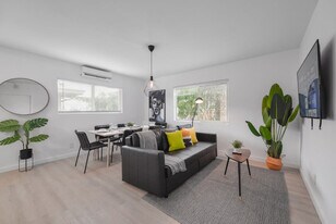 515 NE 82nd St in Miami, FL - Building Photo