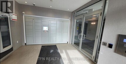 200 Lagerfeld Dr in Brampton, ON - Building Photo - Building Photo