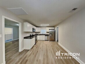 15809 Fairfield Dr in Matthews, NC - Building Photo - Building Photo