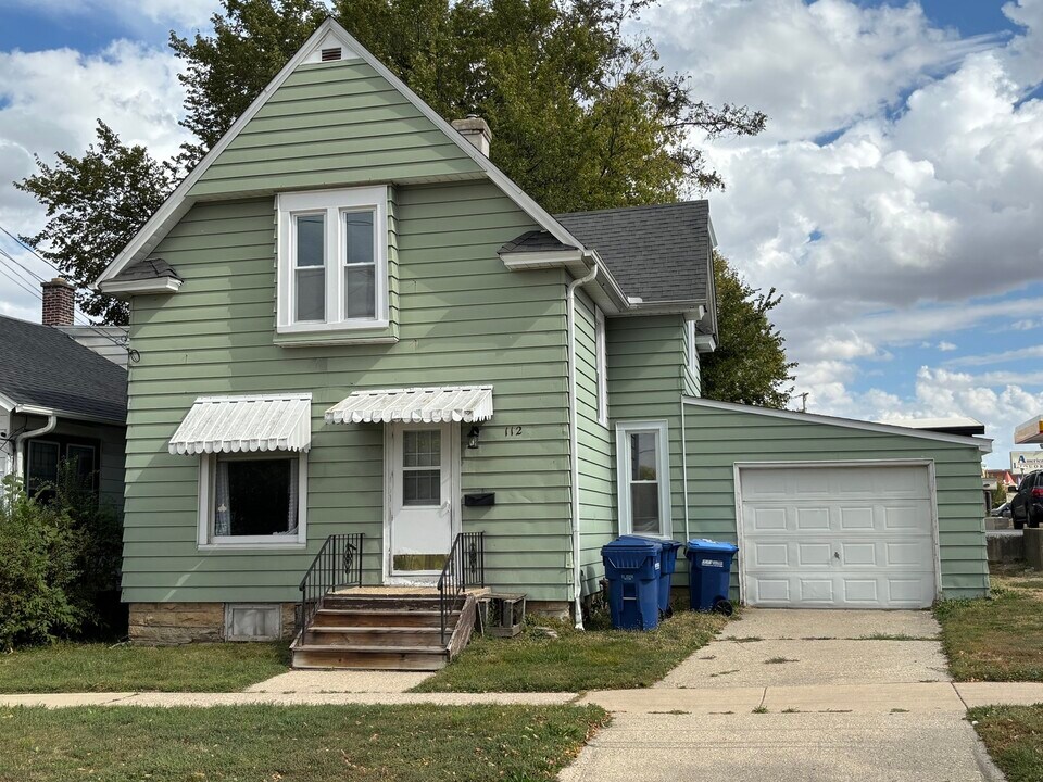 112 Harrison St in Dekalb, IL - Building Photo