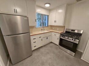 1236 N Sweetzer Ave in West Hollywood, CA - Building Photo - Building Photo