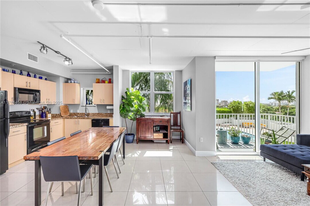 3180 SW 22nd St in Miami, FL - Building Photo