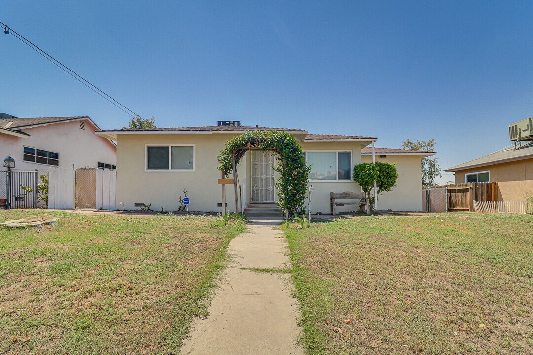 1105 Vanderbilt Dr in Bakersfield, CA - Building Photo
