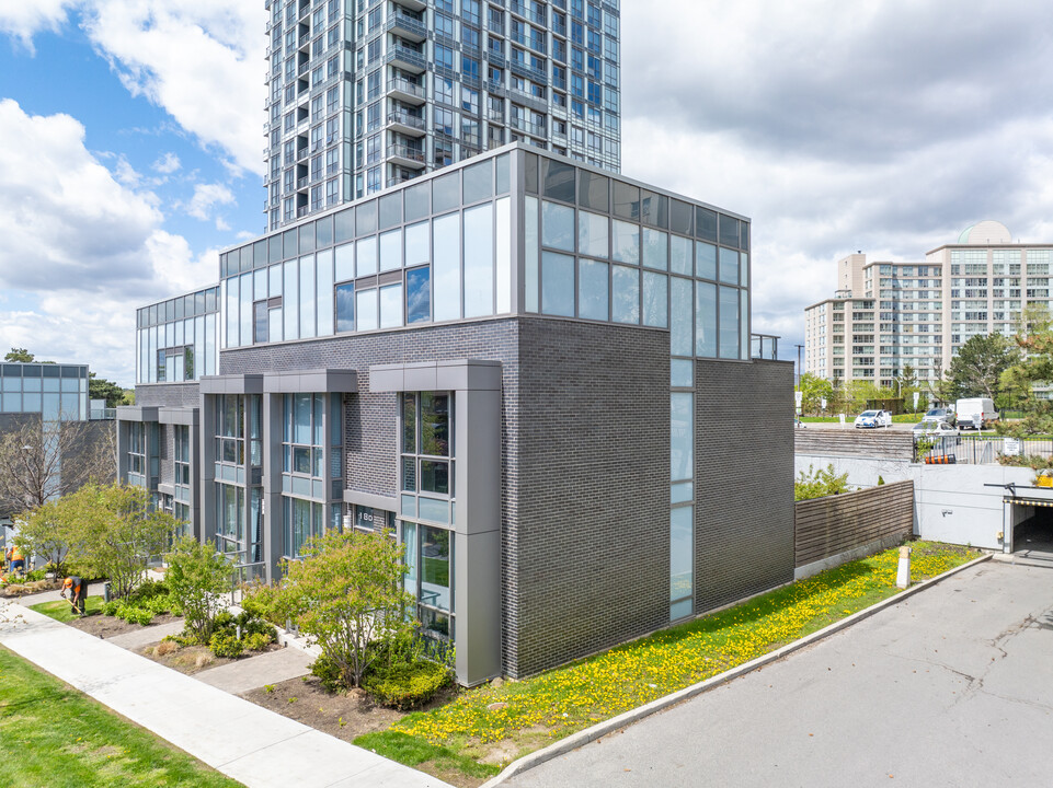 18A Graydon Hall Dr in Toronto, ON - Building Photo