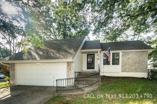 7434 Santa Fe Dr in Overland Park, KS - Building Photo
