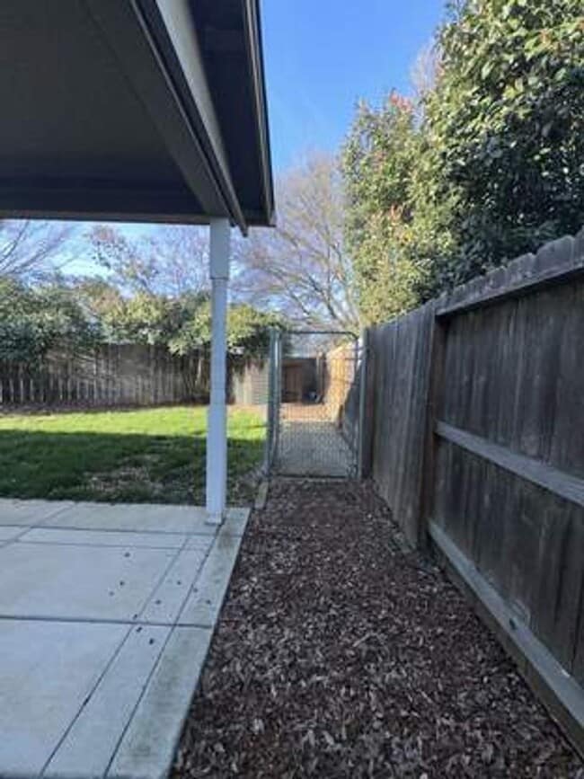 2825 Duell Ave in Medford, OR - Building Photo - Building Photo