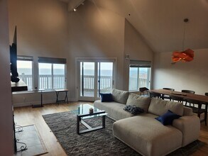 210 Palmetto Ave in Pacifica, CA - Building Photo - Building Photo