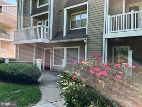 5800 Inman Park Cir in North Bethesda, MD - Foto de edificio - Building Photo