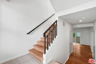 6531 S Seabluff Dr in Los Angeles, CA - Building Photo - Building Photo