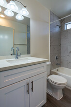 Edgemont Court Apartments in Los Angeles, CA - Building Photo - Interior Photo