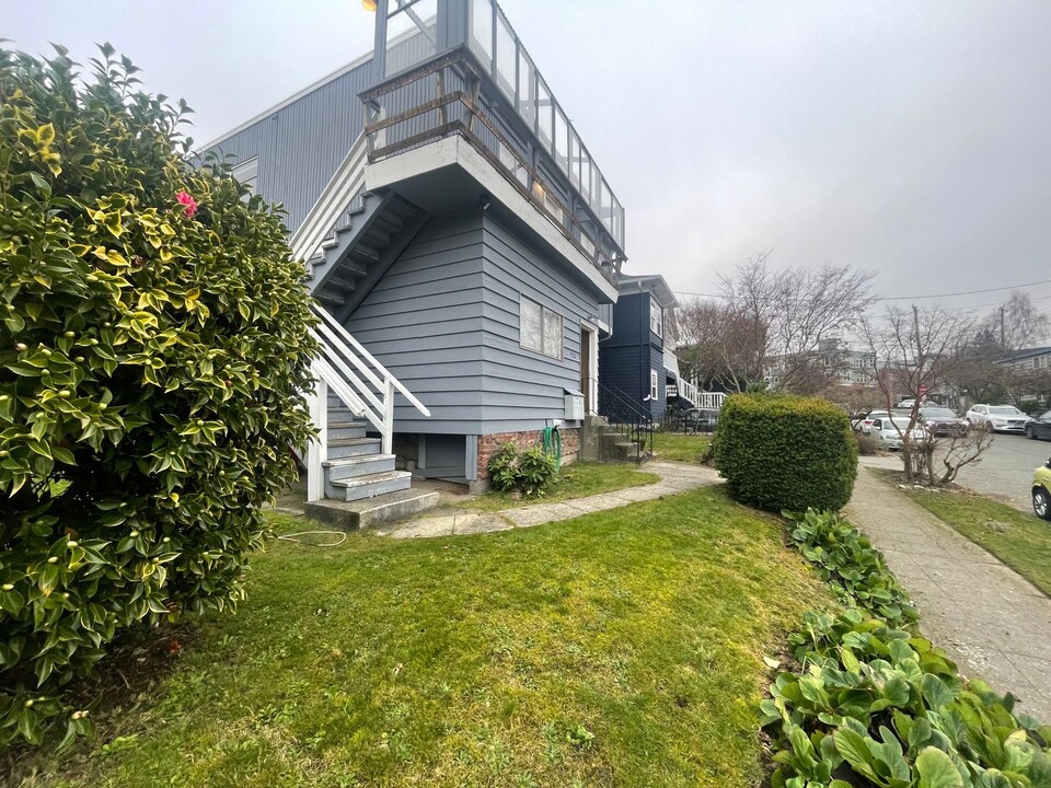 5522 Kenwood Pl N in Seattle, WA - Building Photo