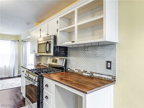 2701 Overbrook Rd in Cuyahoga Falls, OH - Building Photo - Building Photo