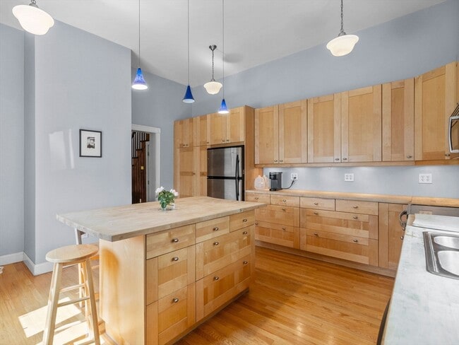 22 Eulita Ter, Unit 22## in Boston, MA - Foto de edificio - Building Photo