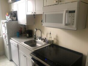 45 Stearns Rd in Brookline, MA - Building Photo - Building Photo