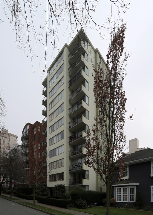 1550 Harwood St in Vancouver, BC - Building Photo