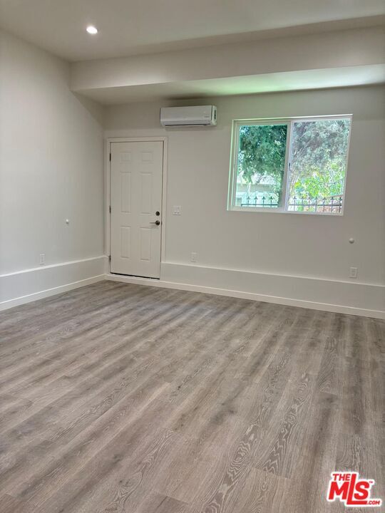 13124 Ratner St in Los Angeles, CA - Building Photo - Building Photo