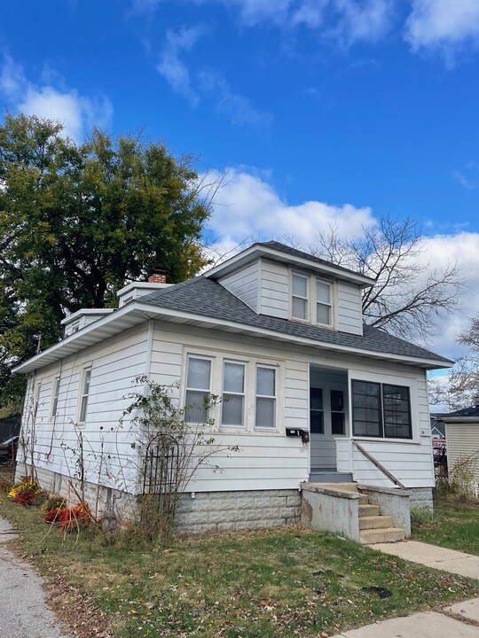 1107 Maple St in Michigan City, IN - Building Photo