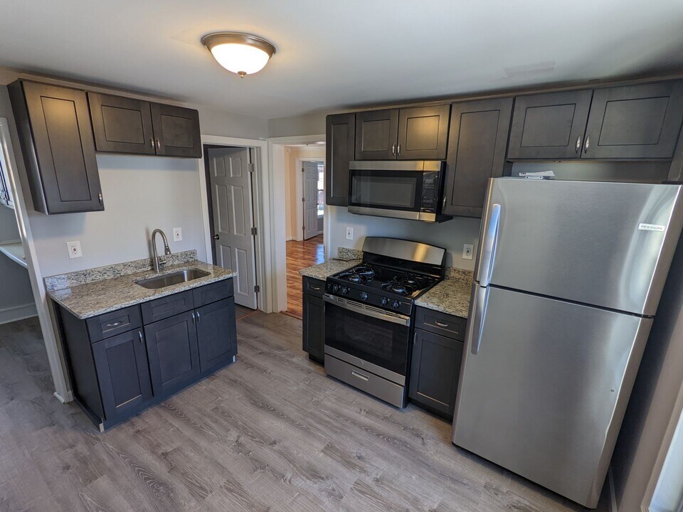 12 Morris St-Unit -Apt 2 in Westfield, MA - Building Photo