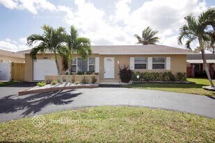 11100 NW 27th St in Sunrise, FL - Building Photo