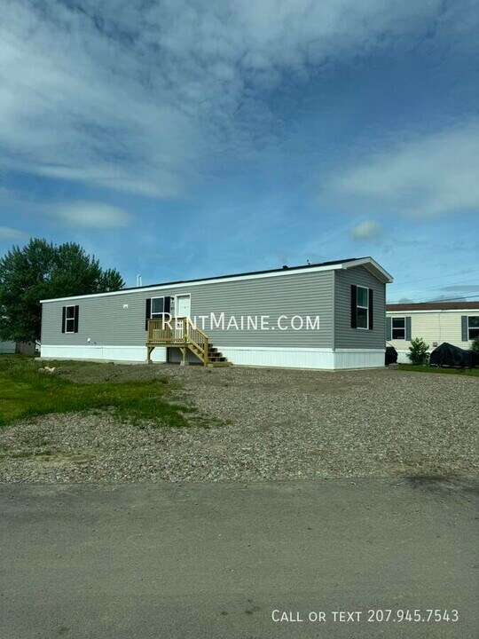 187 F St in Pittsfield, ME - Building Photo