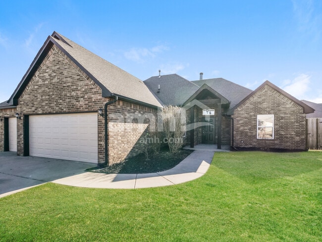 11220 NW 102nd St in Yukon, OK - Foto de edificio - Building Photo