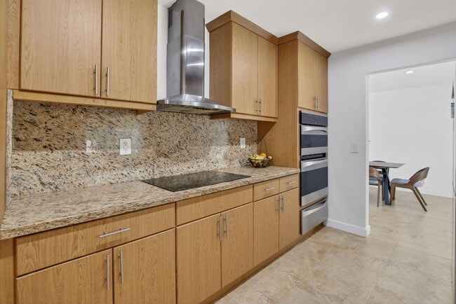 7000 Plantation Rd in Plantation, FL - Foto de edificio - Building Photo