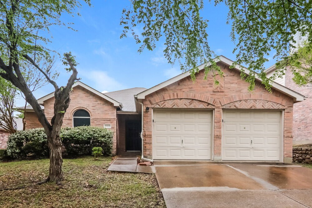 2413 Finch Dr in Mesquite, TX - Building Photo