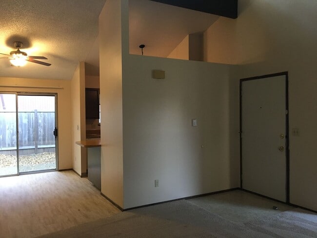 5005 SW Pomona St in Portland, OR - Building Photo - Building Photo