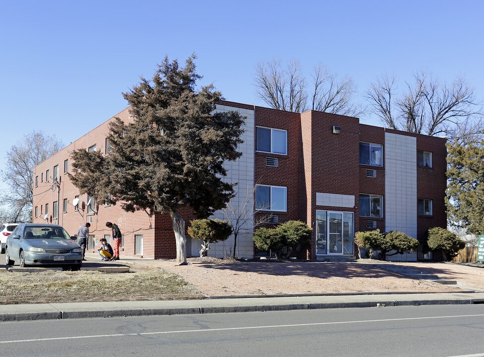 Del Mar Garden Apartments in Aurora, CO - Building Photo