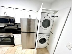 5091 NW 7th St in Miami, FL - Building Photo - Building Photo