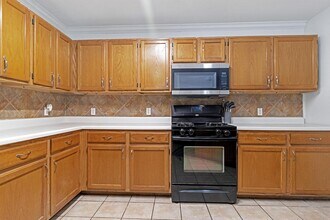 8000 Forbsdale Dr in Austin, TX - Building Photo - Building Photo