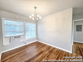 740 Donaldson Ave in San Antonio, TX - Building Photo - Building Photo