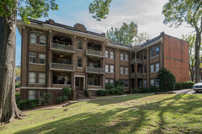 Montcalm Apartments in Birmingham, AL - Foto de edificio - Building Photo