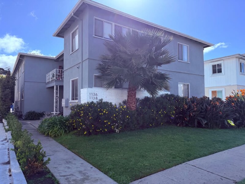 1136 S Holt Ave in Los Angeles, CA - Building Photo