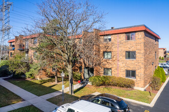 Cinnamon Cove Condominiums in Mount Prospect, IL - Building Photo - Building Photo