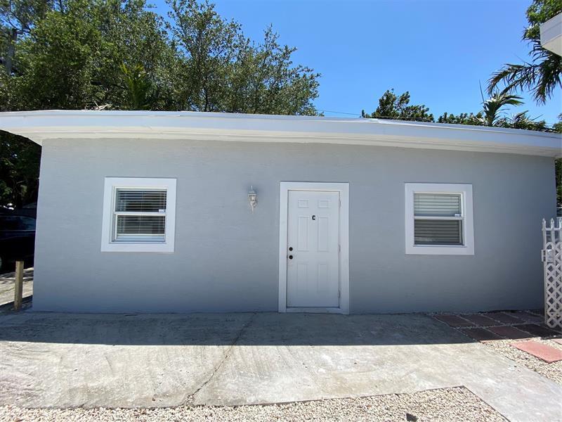 2250 NW 103rd St in Miami, FL - Building Photo