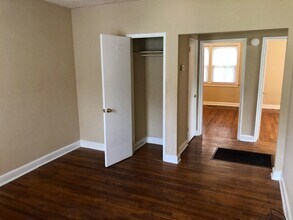 300 Chamberlain St, Unit C in Raleigh, NC - Building Photo - Building Photo