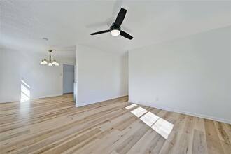 5204 Star Light Terrace in Austin, TX - Building Photo - Building Photo