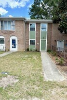 7217 Oak Ridge Pl in Chincoteague, VA - Building Photo