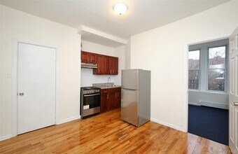 563 Miller Ave in Brooklyn, NY - Building Photo - Building Photo