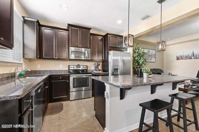 33 Nelson Ln