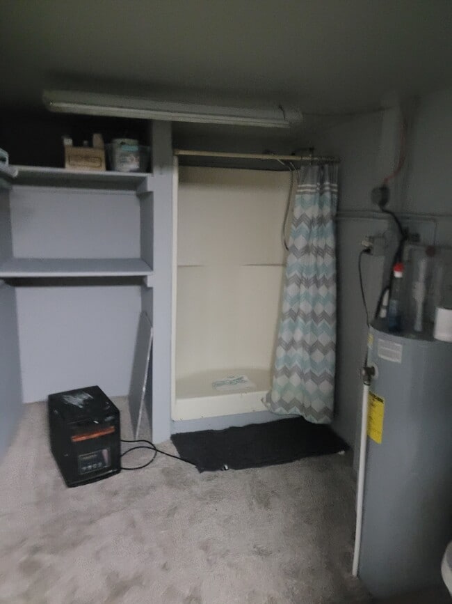 216 Mozingo Rd in Warsaw, VA - Foto de edificio - Building Photo