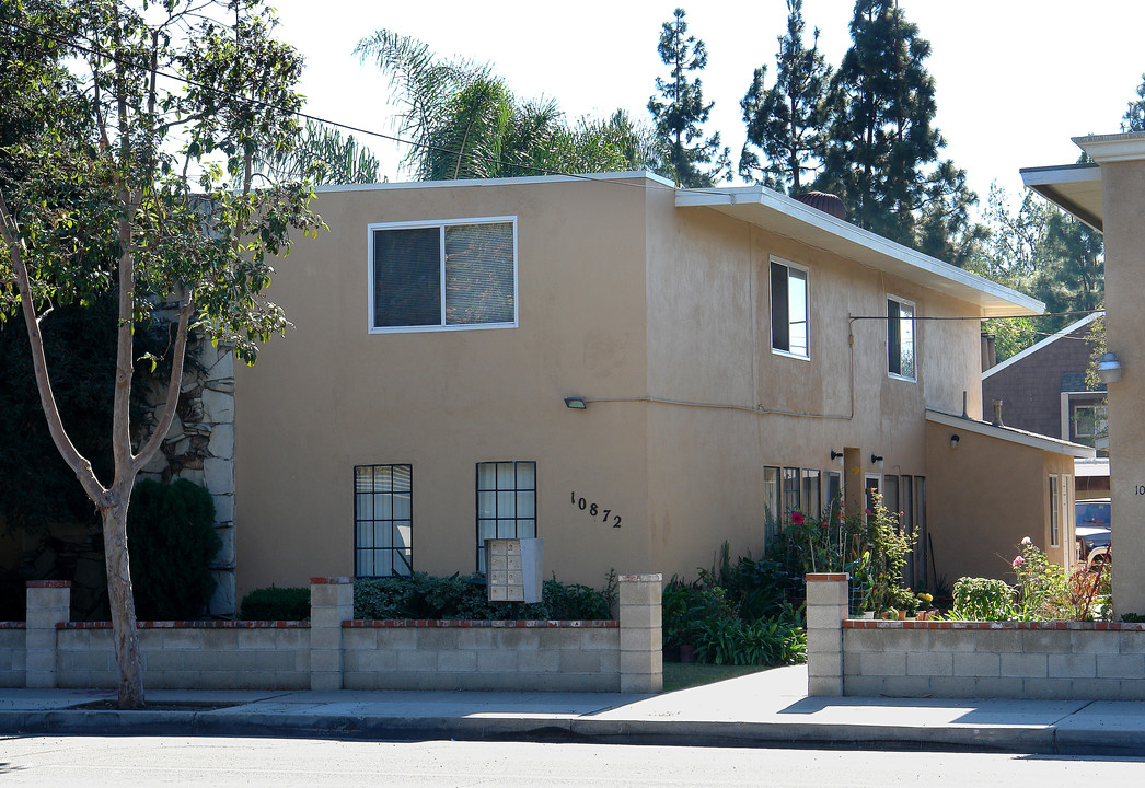 10872 Lampson Ave in Garden Grove, CA - Building Photo