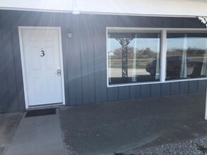 808 6th Ave W-Unit -3 in Grinnell, IA - Building Photo - Building Photo