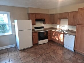 6933 Berkridge Ct in Hazelwood, MO - Building Photo - Building Photo