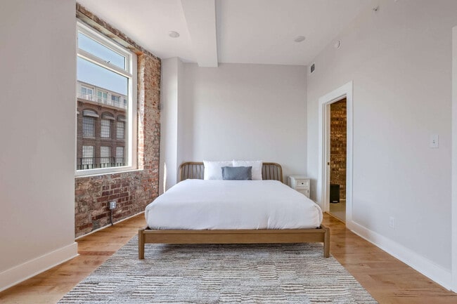 1050 Annunciation St in New Orleans, LA - Building Photo - Building Photo