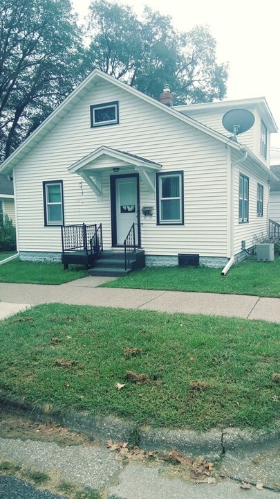 2110 Mississippi St in La crosse, WI - Building Photo
