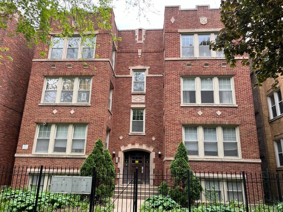 5033 N Springfield Ave in Chicago, IL - Building Photo