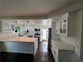 16091 Gold Cir in Huntington Beach, CA - Building Photo